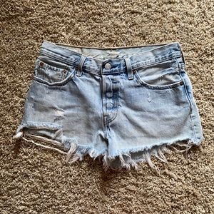 Bought at aritzia super cute great summer basic.